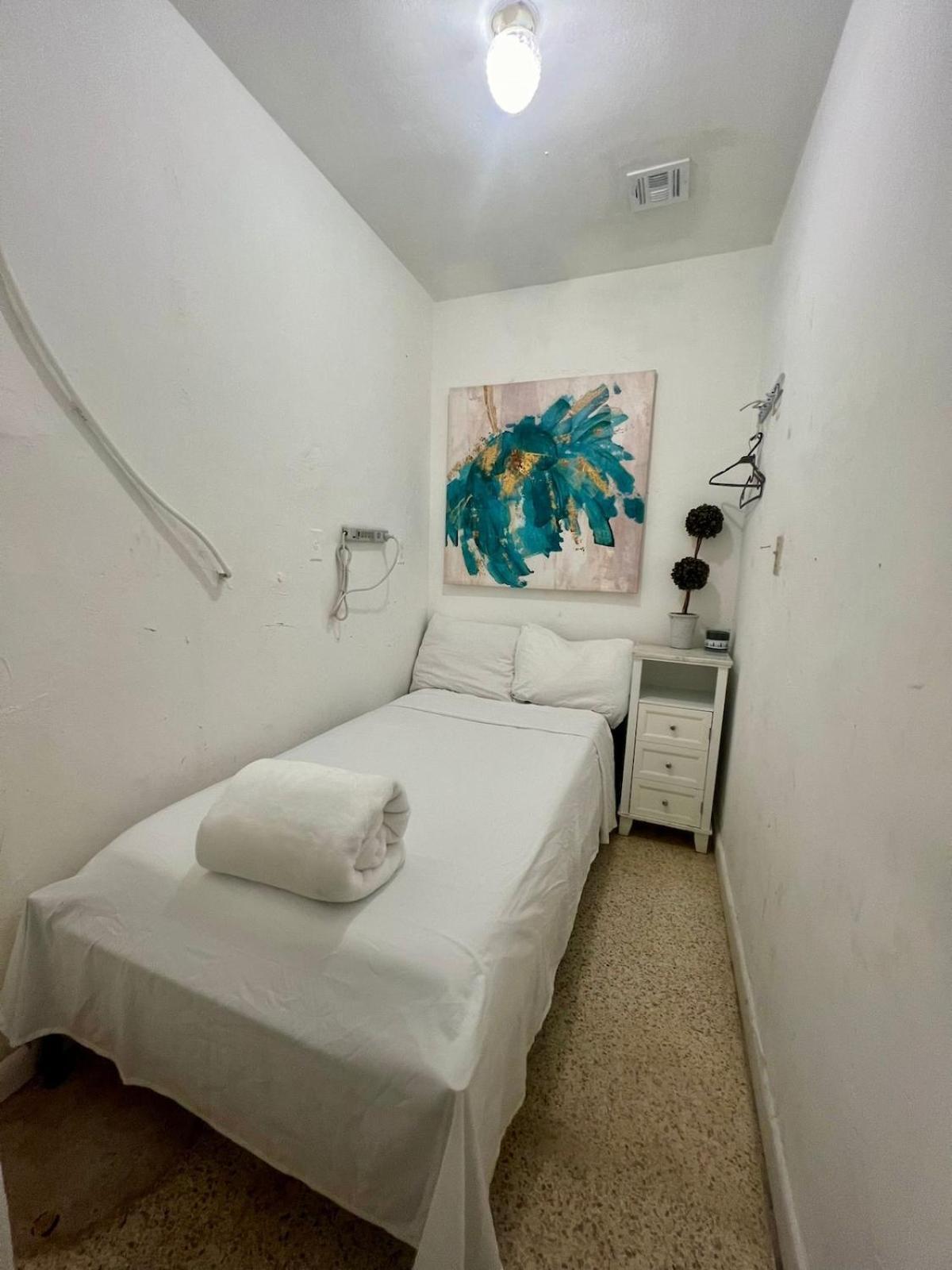 Appartement Private Sleep Pod Near Mia